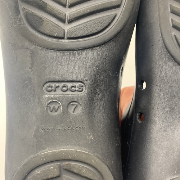 Crocs black pointy ballet flat size 7. CR3723C - Picture 7 of 7